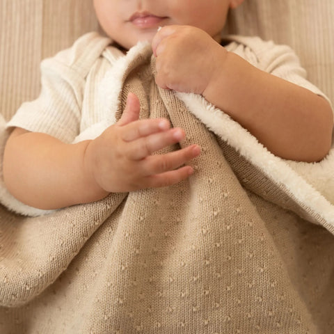 Wiegdeken Little Dutch - Gebreid dots fleece  - pure soft beige 70x100cm