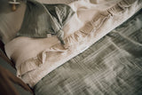 wieglaken + hoeslaken Koeka - Ruffle Faro warm white