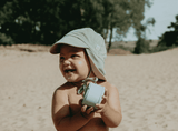Cloby zonnehoedje UPF50+ - Olive green/sandy beach 0-6 maanden