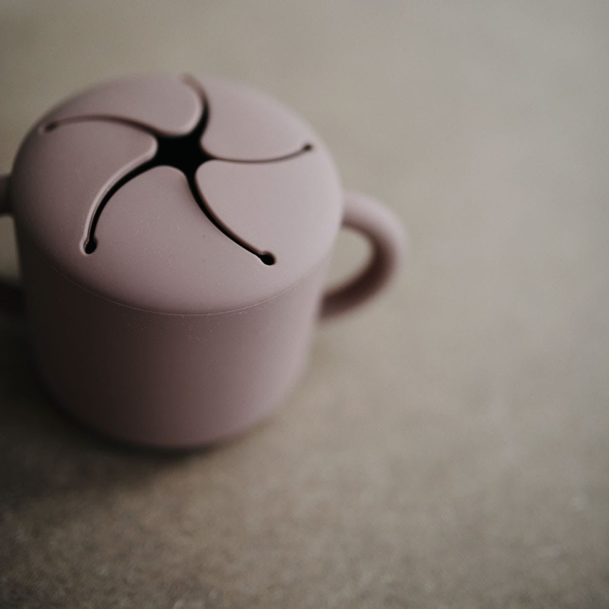 Snack cup Mushie - Cloudy Mauve