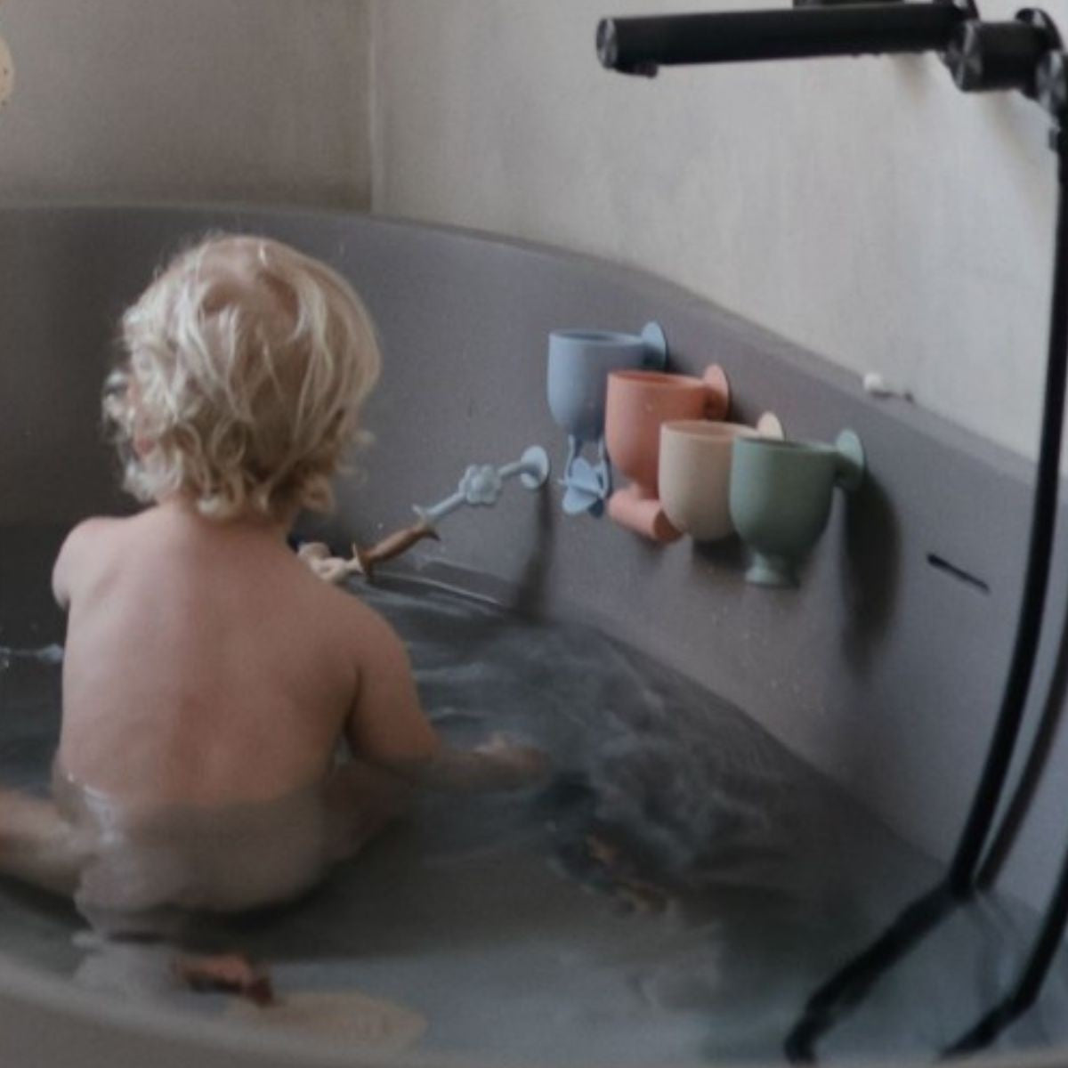 Badspeelgoed Mushie - pour & play